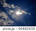太陽　青空　雲 90882630