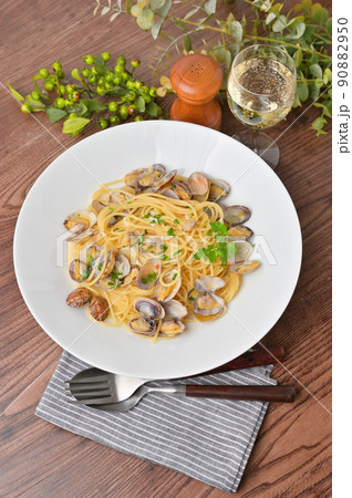 イタリアン・パスタ「ボンゴレ」（ボンゴレ・ビアンコ）アサリのスパゲッティ。 90882950