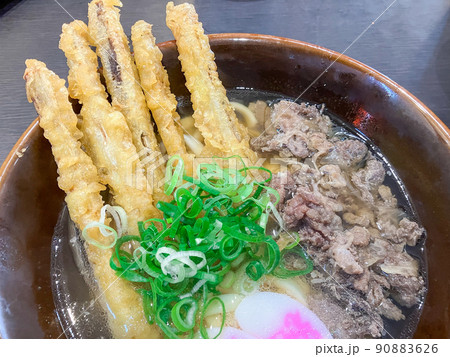 福岡博多名物・ごぼ天肉うどん 90883626