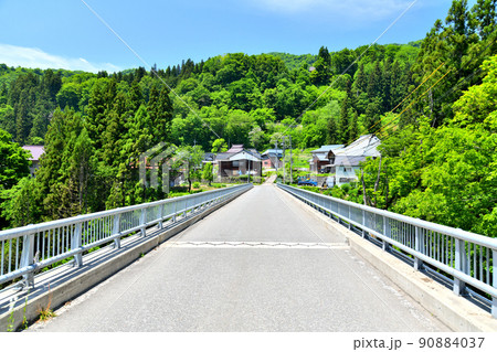 中条橋／中条川より青倉地区方面を望む(長野県栄村)【2022.5】 90884037