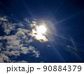 太陽　青空　雲 90884379