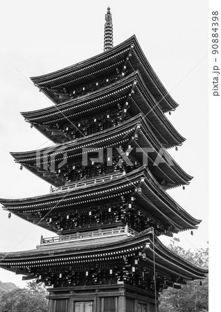 定義如来　西方寺五重塔　モノクロ　【宮城県仙台市】 90884398