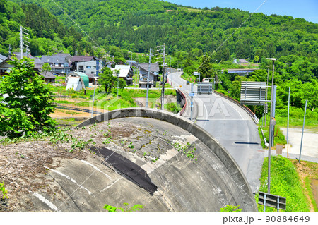 長野県栄村 青倉地区を青倉トンネル付近より望む(長野県栄村)【2022.5】 90884649
