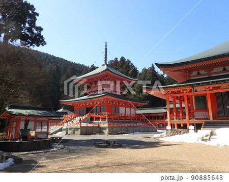 滋賀県大津市坂本本町にある比叡山の山内にある約100の堂宇の総称で東塔、西塔、横川から成る延暦寺 90885643