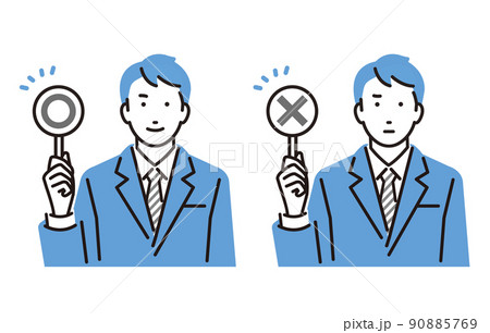 人物 丸とバツの札を持つ就職活動中の男性 人物 丸とバツの札を持つ就職活動中の男性 90885769