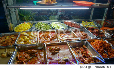 マレーシアの屋台にあるおかず マレーシアの屋台にあるおかず 90886164