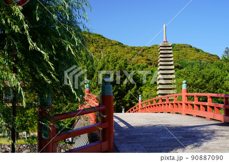 京都・宇治・和の風景・喜撰橋と十三重塔 京都・宇治・和の風景・喜撰橋と十三重塔 90887090