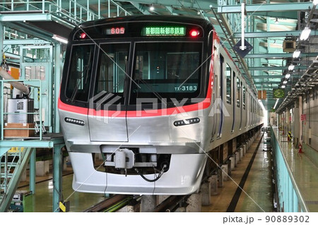 車両基地に停車するつくばエクスプレスのTX-3000系 90889302