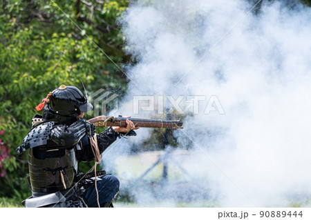 火縄銃の射撃 90889444