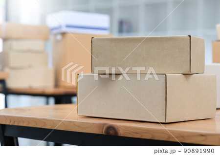 Selling products online, packing, shipping parcels, online marketing. Selling products online, packing, shipping parcels, online marketing. 90891990