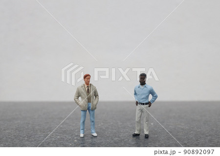a mini of figure Business team discussing 90892097