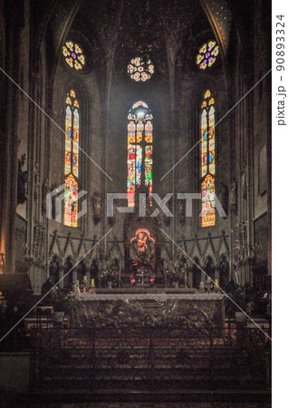 ザグレブ大聖堂の内観 90893324