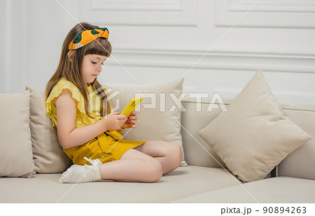 girl sitting with phone 90894263