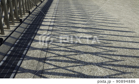 フェンスの影 90894886