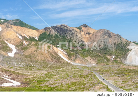 浄土平　火山荒原の幻想的な風景　人気絶景ロード 90895187