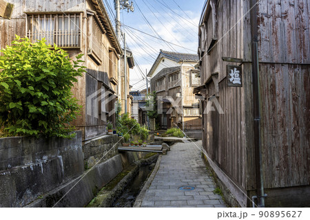 新潟 佐渡 宿根木集落の街並み 新潟 佐渡 宿根木集落の街並み 90895627