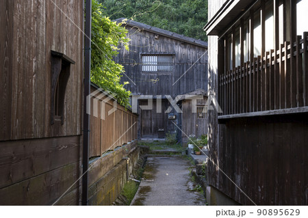 新潟 佐渡 宿根木集落の街並み 新潟 佐渡 宿根木集落の街並み 90895629