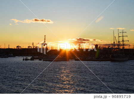 Silhouette of yachts and boats on sunset in the in La Marina de Valencia. 90895719