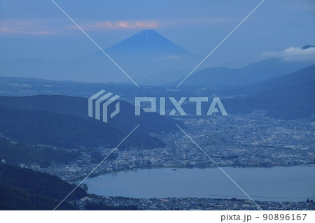 高ボッチ高原見晴しの丘からの富士山と諏訪湖 90896167