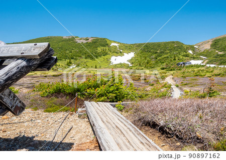 一切経山 酸ヶ平避難小屋 春 一切経山 酸ヶ平避難小屋 春 90897162