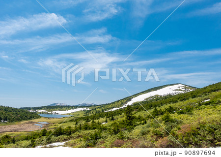 一切経山から望む　蓬莱山　磐梯山　残雪 90897694