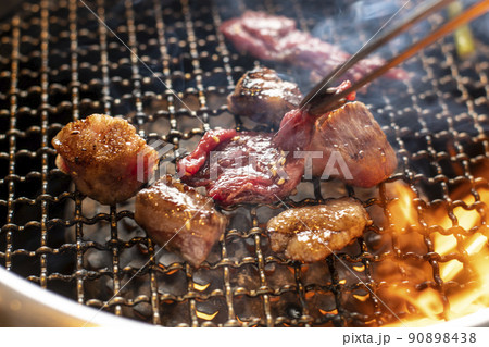 焼肉イメージ 炭火焼 BBQ 焼き肉 網焼き 中落ちカルビ 霜降り ビーフ 牛肉 肉 カロリー 焼肉イメージ 炭火焼 BBQ 焼き肉 網焼き 中落ちカルビ 霜降り ビーフ 牛肉 肉 カロリー 90898438