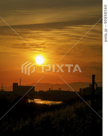 大和川と夕焼けの風景 大和川と夕焼けの風景 90898560