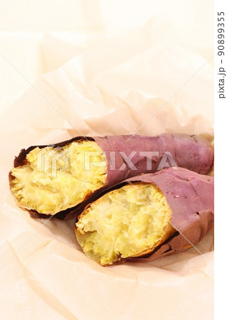 焼き芋　紅優甘　べにゆうか　紅はるか　2つに割ったところ　甘い 90899355