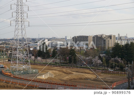 更地になった元石川郵政宿舎跡の山肌 90899376