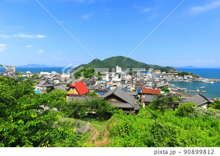 【広島県】晴天の鞆の浦の眺め 【広島県】晴天の鞆の浦の眺め 90899812