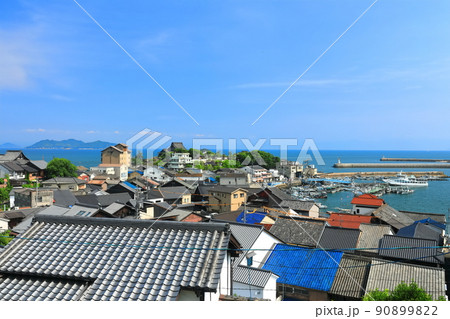 【広島県】晴天の鞆の浦の眺め 90899822
