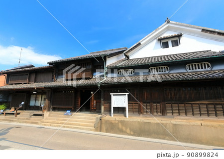 【広島県】晴天の鞆の津の商家(鞆の浦) 【広島県】晴天の鞆の津の商家(鞆の浦) 90899824