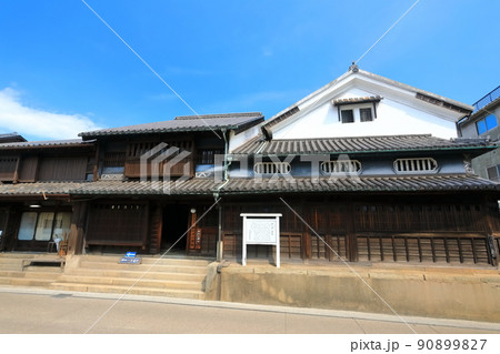 【広島県】晴天の鞆の津の商家(鞆の浦) 【広島県】晴天の鞆の津の商家(鞆の浦) 90899827
