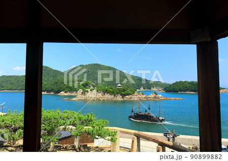 【広島県】快晴の福禅寺対潮楼から見た弁天島(鞆の浦) 【広島県】快晴の福禅寺対潮楼から見た弁天島(鞆の浦) 90899882