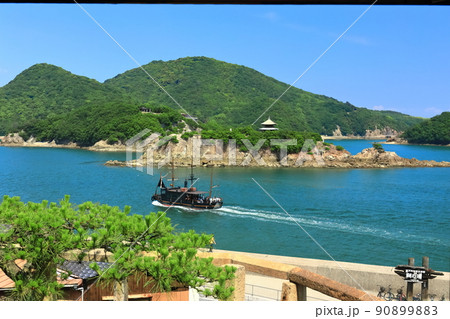 【広島県】快晴の福禅寺対潮楼から見た弁天島(鞆の浦) 【広島県】快晴の福禅寺対潮楼から見た弁天島(鞆の浦) 90899883