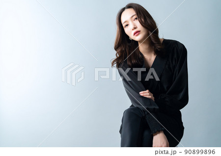 女性　ビューティー　美容　メイク 90899896