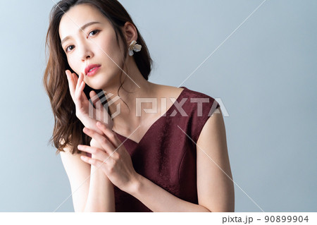 女性　ビューティー　美容　メイク 90899904