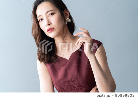 女性　ビューティー　美容　メイク 90899905