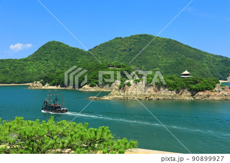 【広島県】快晴の福禅寺対潮楼から見た弁天島(鞆の浦) 【広島県】快晴の福禅寺対潮楼から見た弁天島(鞆の浦) 90899927