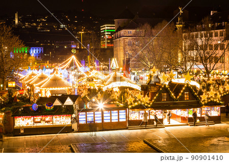 ドイツ シュトゥットガルトのシュロスプラッツでのクリスマスマーケット ドイツ シュトゥットガルトのシュロスプラッツでのクリスマスマーケット 90901410