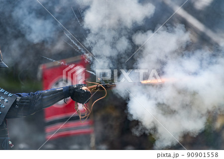 火縄銃の射撃 90901558