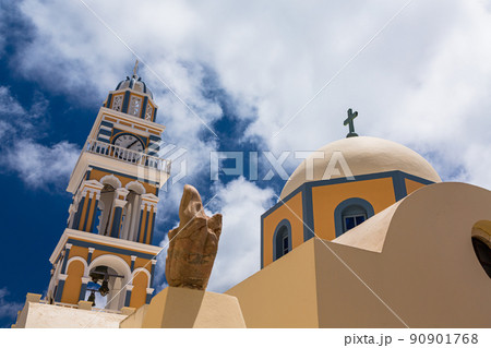 ギリシャ　サントリーニ島のフィラにあるバプテスト聖ヨハネ大聖堂 90901768