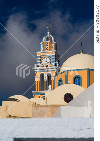 ギリシャ　サントリーニ島のフィラにあるバプテスト聖ヨハネ大聖堂 90902177
