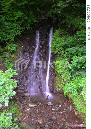 川西線沿いの滝 90902723