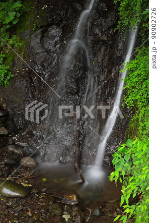 川西線沿いの滝 90902726