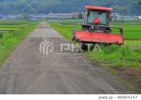 上曽我の田園 農耕車 上曽我の田園 農耕車 90904247
