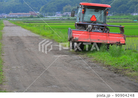 上曽我の田園 農耕車 上曽我の田園 農耕車 90904248