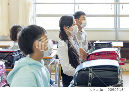 朝と夕方のホームルームイメージ 朝と夕方のホームルームイメージ 90905184