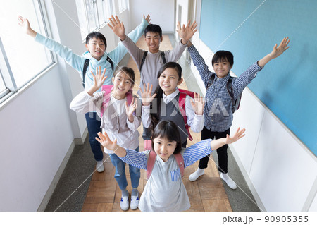 ハイテンションな小学生 90905355