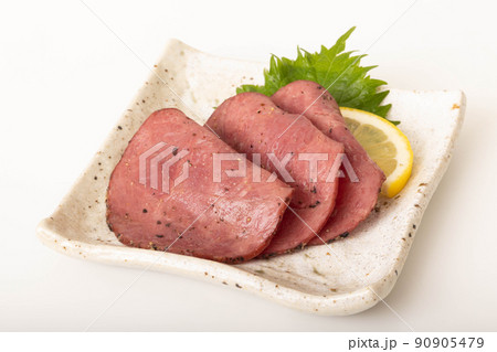 牛タンハム (スモーク 桜チップの燻製 黒胡椒) 牛タンハム (スモーク 桜チップの燻製 黒胡椒) 90905479